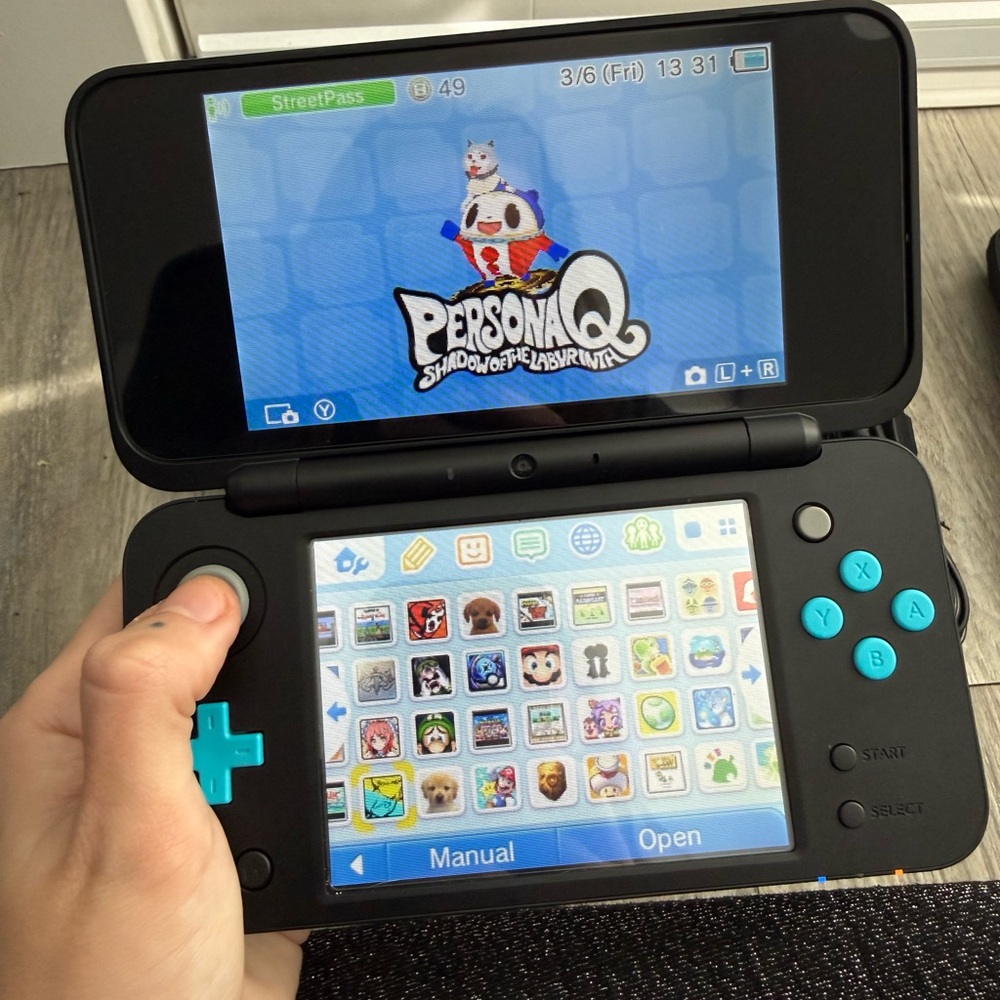 “New” Nintendo 2DS XL Black/Turquoise Bundle 64gb Black Case 3 Chargers - Picture 3 of 16